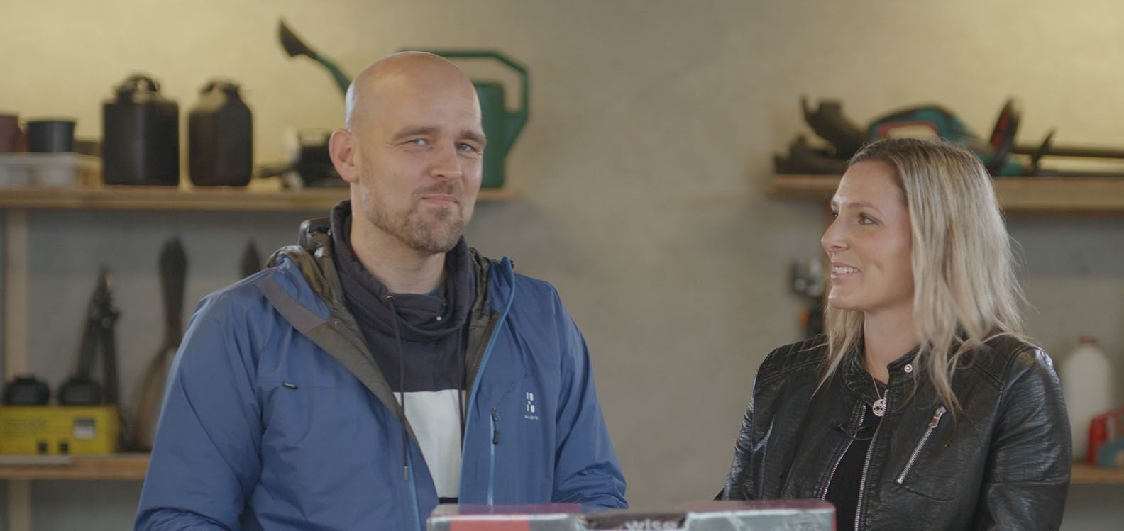 Håvard og Molly tester poleringsmaskin