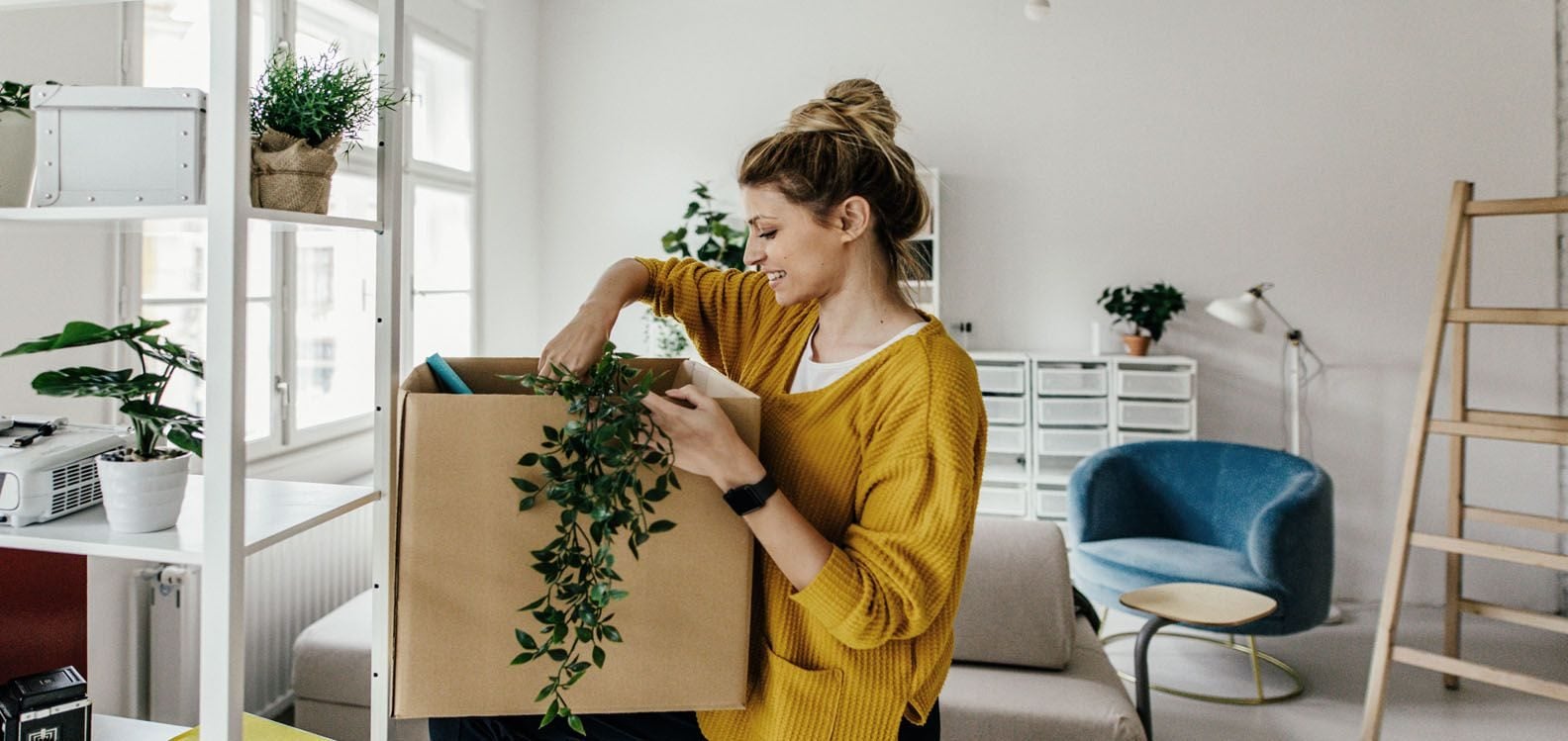 på flyttefot til ny bolig hun har tatt opp boliglån for.