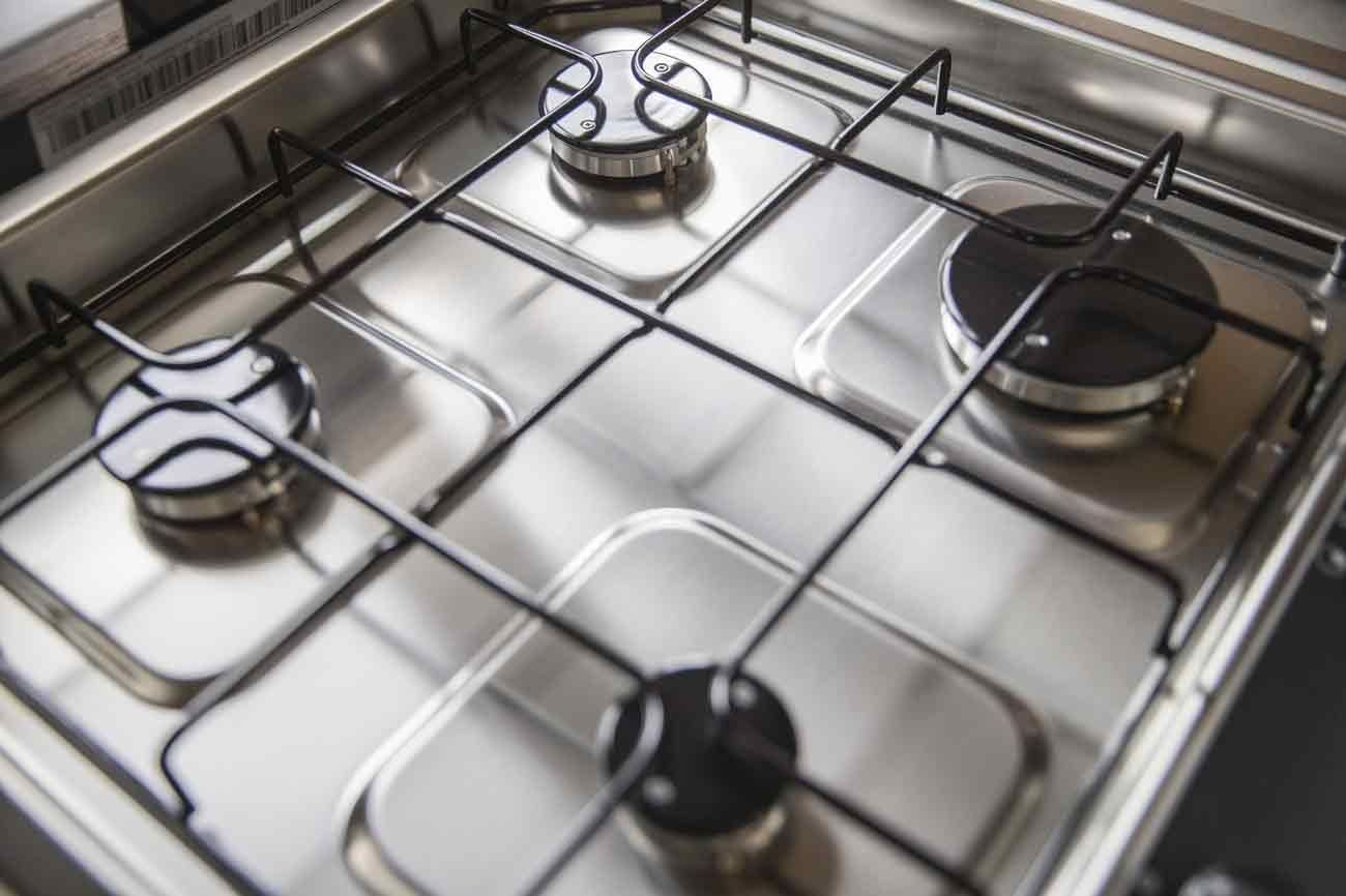 Test at alle apparatene har gasstilgang og at de tenner på normal måte. Få utført gasstest, se punktet om servicehefte.