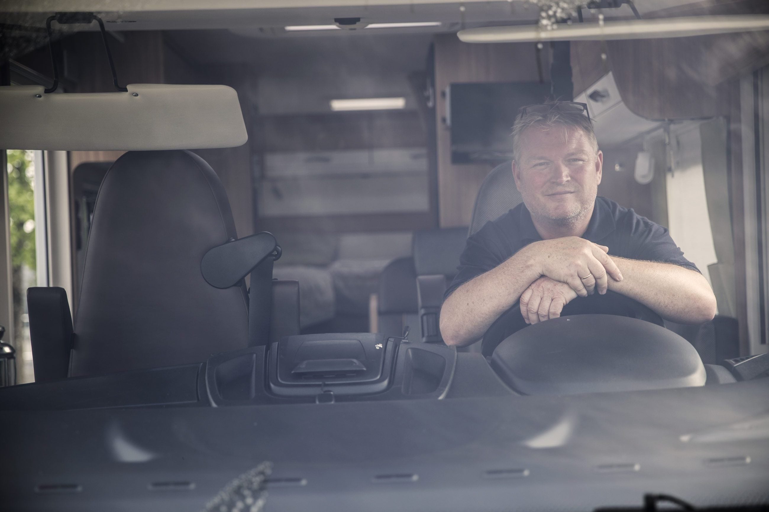 En større vogn med mer plass gir mer komfort. Sengene er bredere, kjøkkenbenken og garderobeplassen er større og baderomsløsningene romsligere