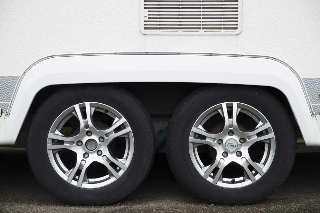 Fyll dekkene på campingvognen til maks, da slipper du urunde dekk til våren