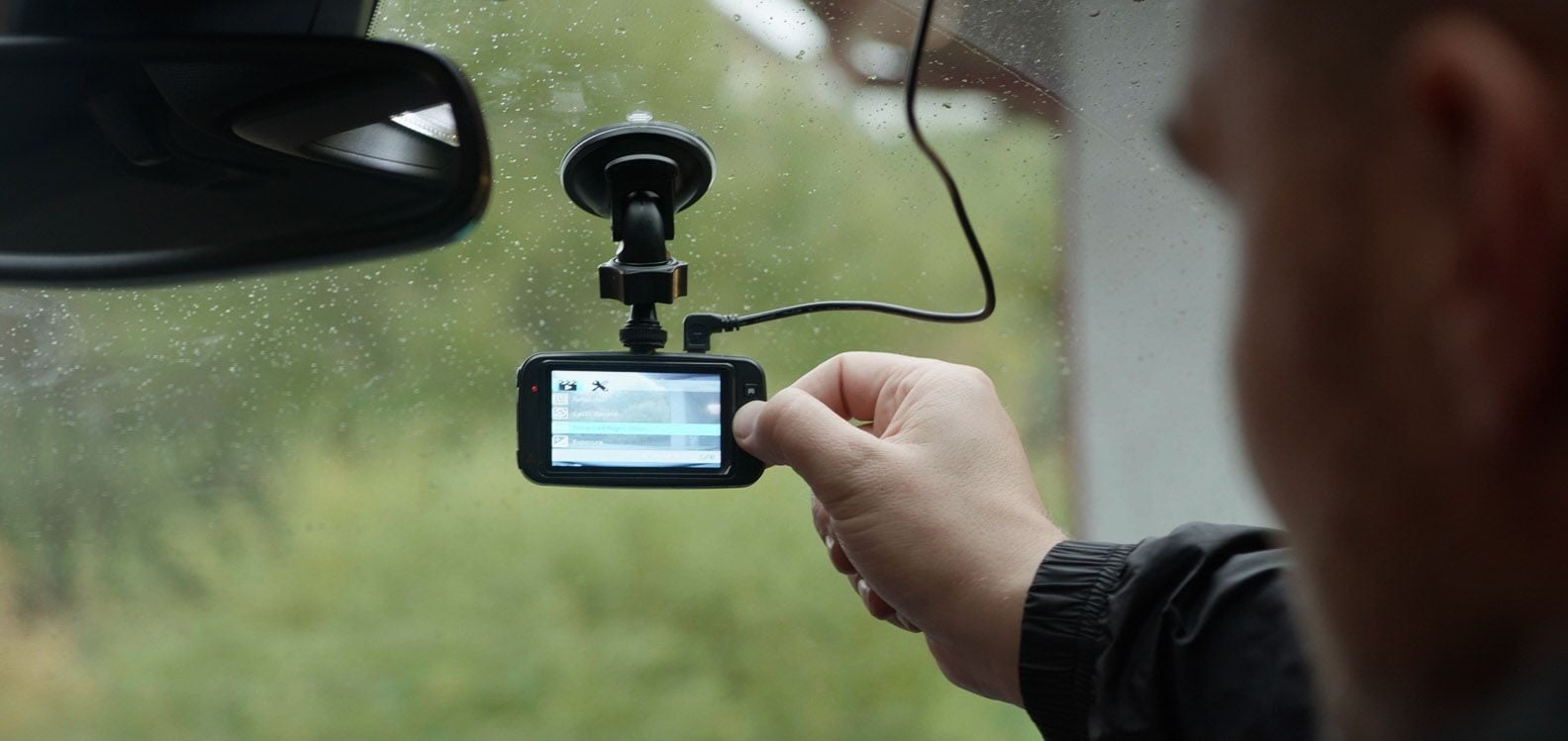 Bør du ha dashcam i bilen?